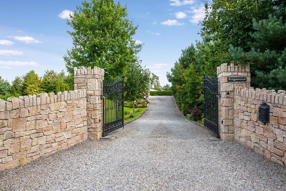 The Ridgewood Lodge Newbridge  Bagian luar foto