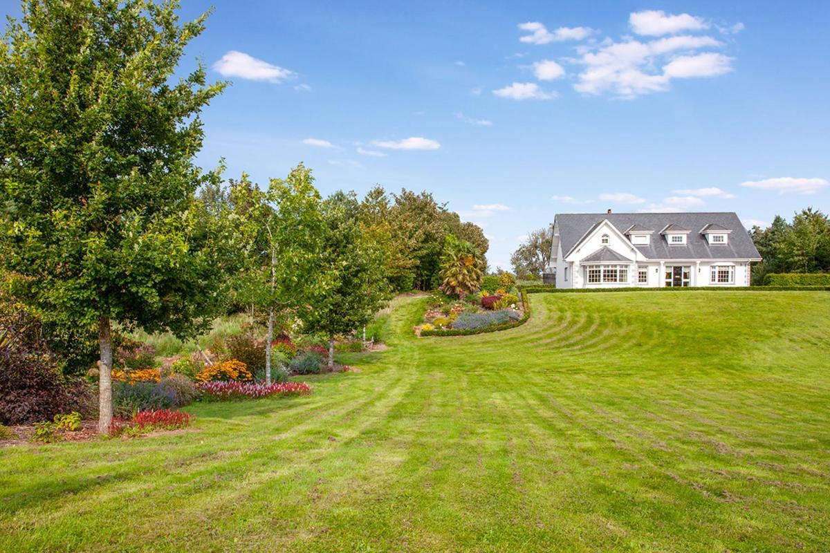 The Ridgewood Lodge Newbridge  Bagian luar foto