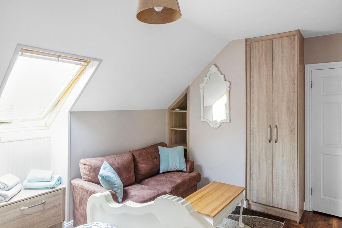 The Ridgewood Lodge Newbridge  Bagian luar foto