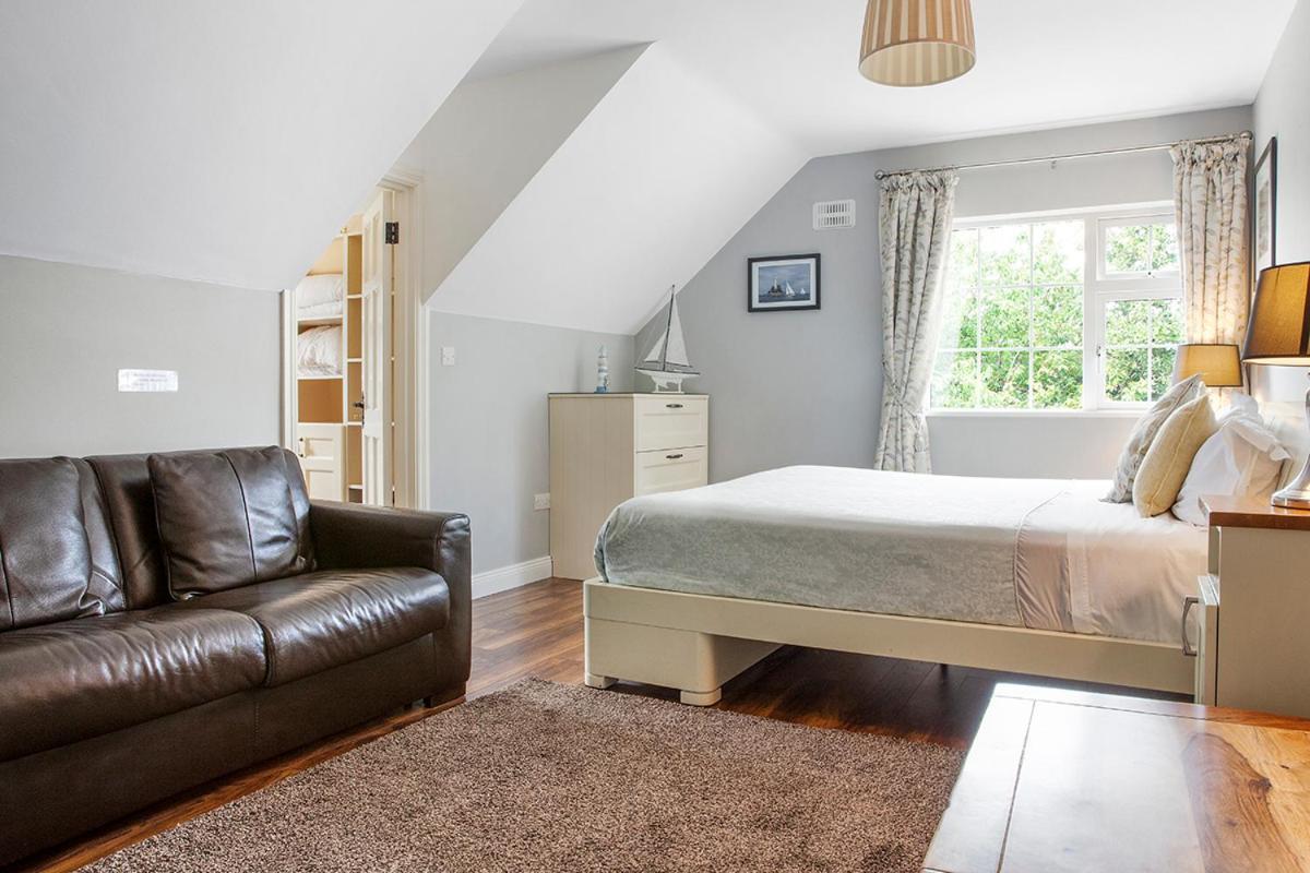 The Ridgewood Lodge Newbridge  Bagian luar foto