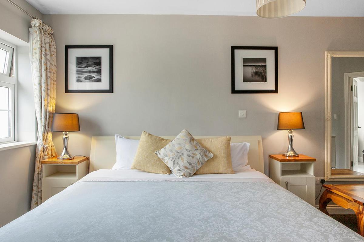 The Ridgewood Lodge Newbridge  Bagian luar foto