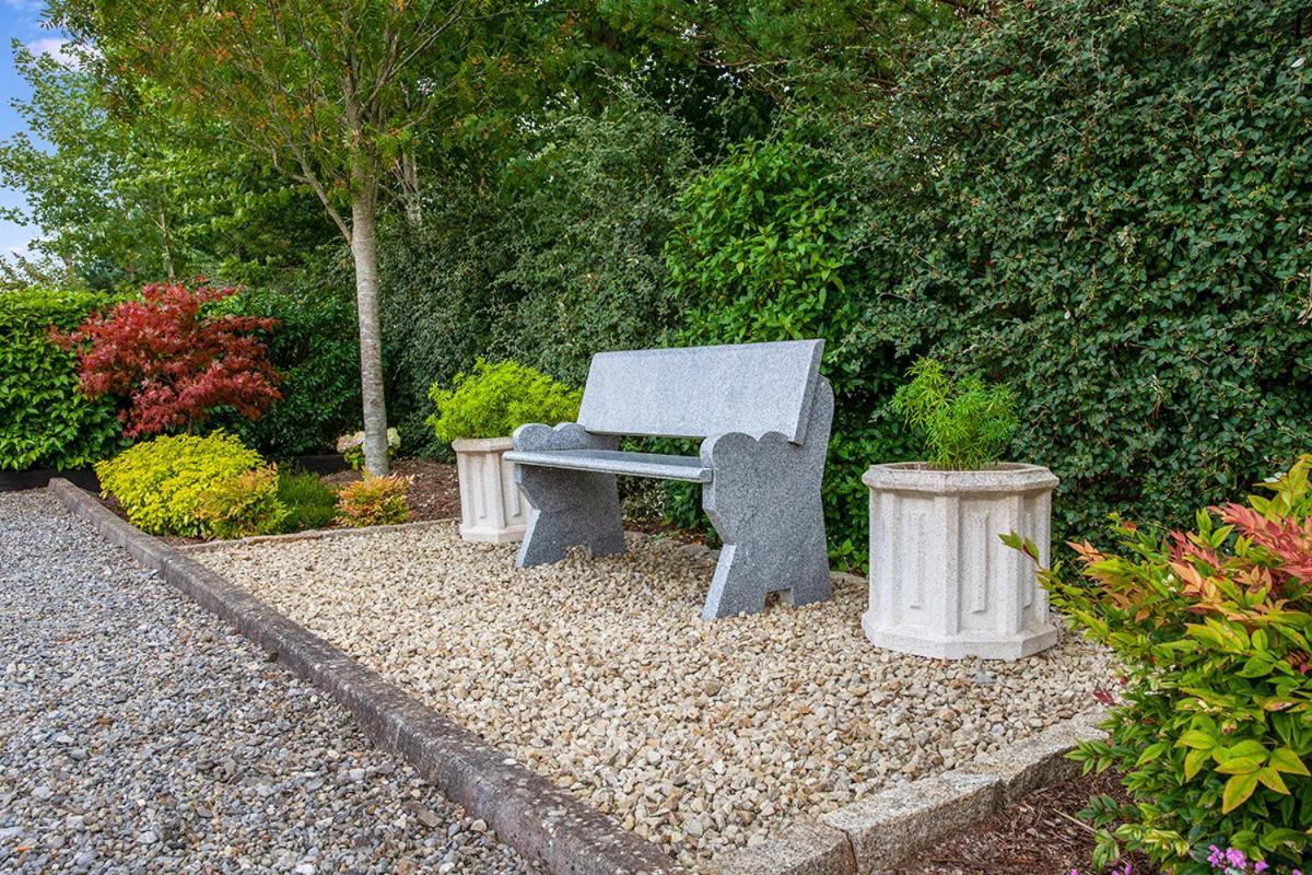 The Ridgewood Lodge Newbridge  Bagian luar foto