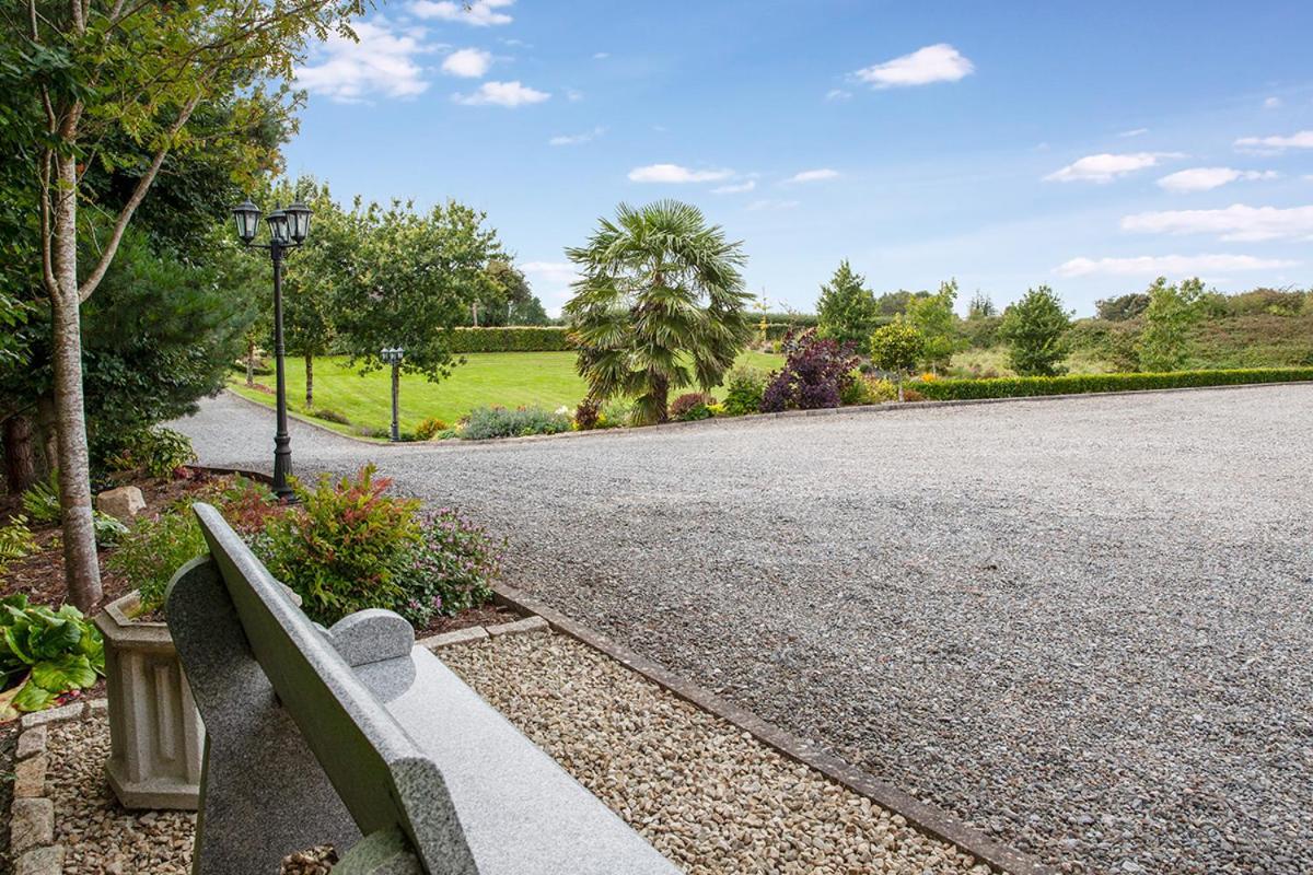 The Ridgewood Lodge Newbridge  Bagian luar foto